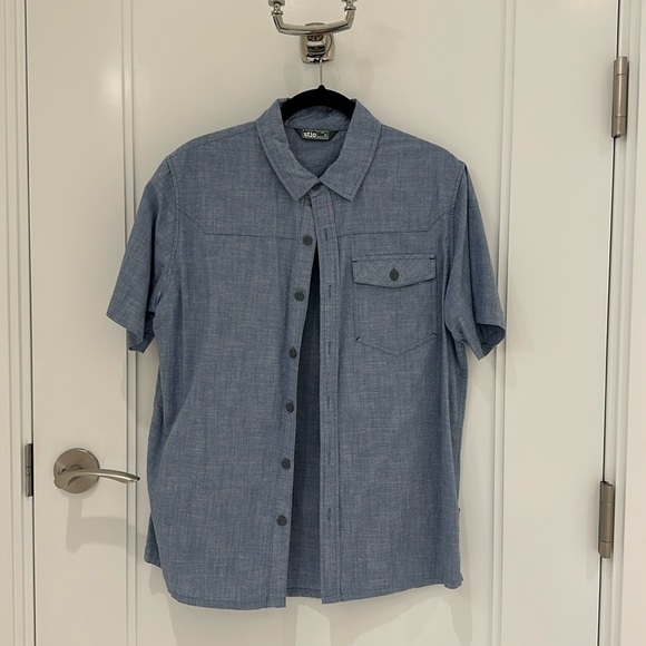 Stio Men’s shortsleeve button down shirt. Chambray. Size medium. - Picture 1 of 7